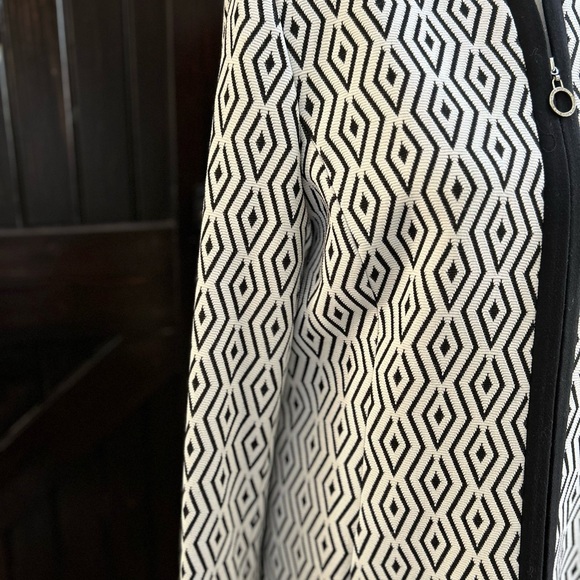 Tahari Black and White Diamond Pattern Blazer - Picture 3 of 13